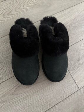 UGG Classic Slipper II Size 8 Black